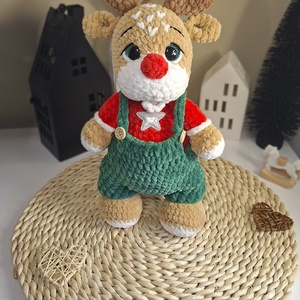 Horgolt rénszarvas - ruhában - Meska.hu