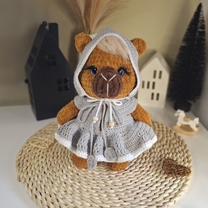 Horgolt capybara lány - pamut ruhában - Meska.hu