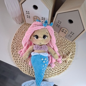 Horgolt hableány baba - rózsaszín hajjal, Játék & Sport, Plüssállat & Játékfigura, Plüss mesefigurák, Horgolás, MESKA