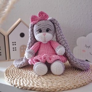 Horgolt nyuszilány � hosszú fülekkel, szürke-rózsaszín színben, Játék & Sport, Plüssállat & Játékfigura, Nyuszi, Horgolás, MESKA