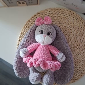 Horgolt nyuszilány � hosszú fülekkel, szürke-rózsaszín színben - játék & sport - plüssállat & játékfigura - nyuszi - Meska.hu