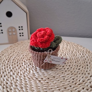Örök mini rózsa kaspóban � kézzel horgolt ajándék, választható színben és felirattal, Játék & Sport, Plüssállat & Játékfigura, Más figura, Horgolás, MESKA