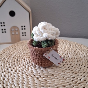 Örök mini rózsa kaspóban � kézzel horgolt ajándék, választható színben és felirattal, Játék & Sport, Plüssállat & Játékfigura, Más figura, Horgolás, MESKA