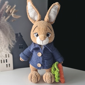 Horgolt Nyúl Péter � farmerkék kabátban (horgolt répával) - játék & sport - plüssállat & játékfigura - nyuszi - Meska.hu