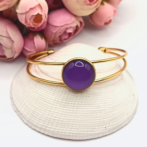 Arany karkötő � lila üveg lencsével, Ékszer, Karkötő, Karkötő medállal, Ékszerkészítés, MESKA