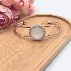 Rózsaarany karkötő � fehér textilbőr lencsével, Ékszer, Karkötő, Karkötő medállal, Ékszerkészítés, MESKA