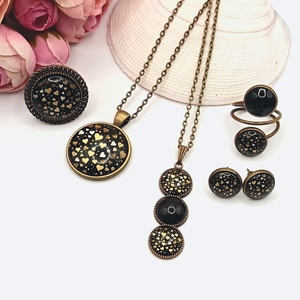 Antik bronz gyűrű � fekete, arany szívecskés lencsével - ékszer - gyűrű - üveglencsés gyűrű - Meska.hu