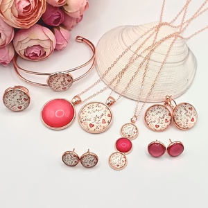 Rózsaarany gyűrű � piros szívecskés lencsével - ékszer - gyűrű - üveglencsés gyűrű - Meska.hu