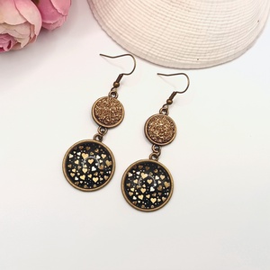 Antik bronz akasztós fülbevaló � fekete, arany szívecskés lencsével - ékszer - fülbevaló - lógó fülbevaló - Meska.hu