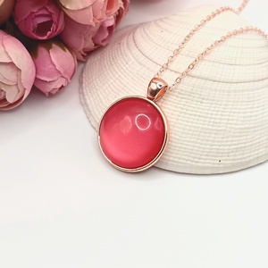 Rózsaarany nyaklánc � halványpiros üveg lencsével - ékszer - nyaklánc - medál - Meska.hu