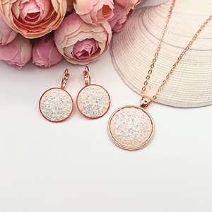 Rózsaarany ékszerszett � csillogó fehér lencsével - ékszer - ékszerszett - Meska.hu