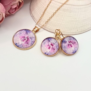 Arany ékszerszett � nyaklánc és fülbevaló rózsaszín/lila virágmintával - ékszer - ékszerszett - Meska.hu