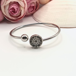 Ezüst karkötő � fehér, fekete csipkemintás lencsével - Meska.hu