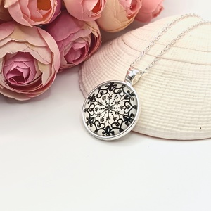 Ezüst nyaklánc � fehér, fekete csipkemintás lencsével - Meska.hu