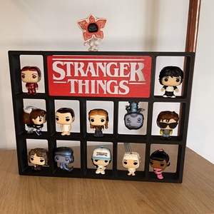 Stranger Things Kinder Joy figura tartó  - otthon & életmód - tárolás & rendszerezés - íróasztali tároló - Meska.hu