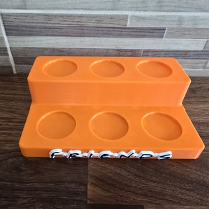 Jóbarátok figura tartó, Otthon & Életmód, Tárolás & Rendszerezés, Íróasztali tároló, Mindenmás, MESKA