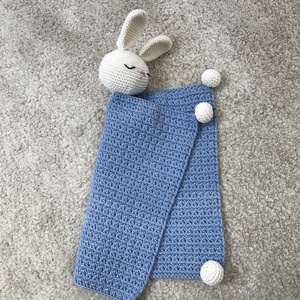 horgolt nyuszis szundikendő - játék & sport - 3 éves kor alattiaknak - alvóka & rongyi - Meska.hu