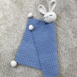 horgolt nyuszis szundikendő - játék & sport - 3 éves kor alattiaknak - alvóka & rongyi - Meska.hu