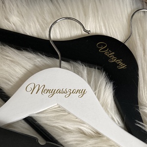 Névre szóló vállfa - esküvő - ruha - vállfa - Meska.hu Névre szóló vállfa - esküvő - ruha - vállfa - Meska.hu