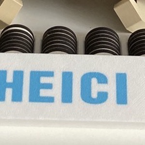 Fa jutalomtáblához korongtároló - Meska.hu