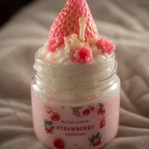 Strawberry Shortcake � Édes eperkrémes kézműves gyertya - Meska.hu