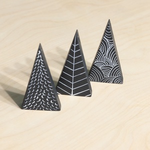 3 db fenyő háromszög dísz - antracit, Karácsony, Karácsonyi lakásdekoráció, Karácsonyfadíszek, Famegmunkálás, Festett tárgyak, MESKA