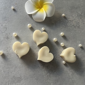 Természetes szívecske alakú kókuszos-vaníliás illatviasz � kézműves wax melt - otthon & életmód - gyertya, illat, aroma - aromalámpa - Meska.hu