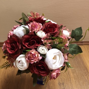 Bordó és fehér rózsás menyasszonyi örökcsokor, Esküvő, Menyasszonyi- és dobócsokor, Virágkötés, MESKA