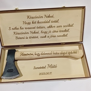 Szülő köszöntő , Esküvő, Emlék & Ajándék, Szülőköszöntő ajándék, Famegmunkálás, Gravírozás, pirográfia, Szülő köszöntő kiabálta öröm apának.

Mérete 39*16*4,5 cm
Anyaga 3  és 5 mm-es kezeletlen nyír réte..., MESKA