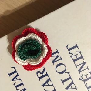 Nemzeti színű rózsa (kokárda) - otthon & életmód - dekoráció - dísztárgy - Meska.hu