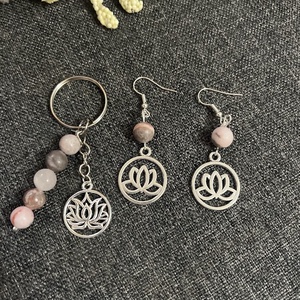 Zebra jáspis fülbevaló és kulcstartó lótusz medállal, Ékszer, Fülbevaló, Lógó fülbevaló, Ékszerkészítés, Gyöngyfűzés, gyöngyhímzés, MESKA