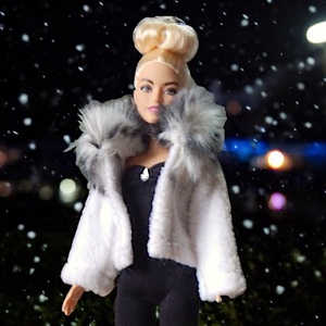 Fehér polár kabát  - ruha barbie típusú babákhoz (d001ff), Játék & Sport, Baba & babaház, Barbie ruhák, Varrás, MESKA