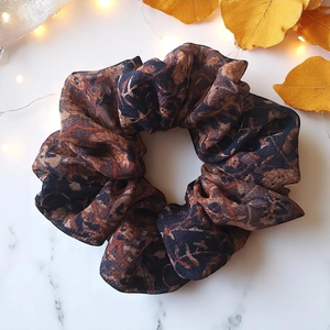 Szolid, barna mintás scrunchie / scrunchy hajgumi - Meska.hu