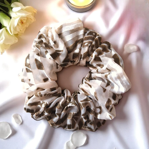Csíkos barnás scrunchie / scrunchy hajgumi - Meska.hu