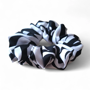 Zebra mintás scrunchie / scrunchy hajgumi - ruha & divat - hajdísz & hajcsat - hajgumi - Meska.hu