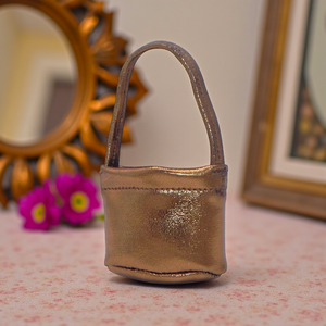 Egyszerű, fényes bronz lamé táska barbie típusú babákhoz (g001br) - Meska.hu