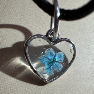 Lebegő kék virág - nyaklánc , Ékszer, Nyaklánc, Medálos nyaklánc, Ékszerkészítés, MESKA