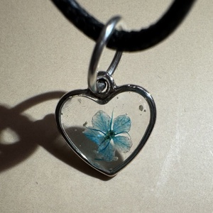 Lebegő kék virág - nyaklánc  - ékszer - nyaklánc - medálos nyaklánc - Meska.hu