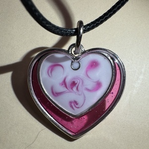 Szerelmes szívek - egyedi, kézzel festett medál , Ékszer, Nyaklánc, Medálos nyaklánc, Ékszerkészítés, MESKA