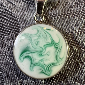 Zöld örvény - medál nyakláncon, Ékszer, Nyaklánc, Medálos nyaklánc, Ékszerkészítés, MESKA