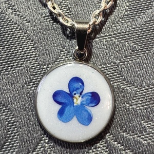 Kék virág - medál nyakláncon, Ékszer, Nyaklánc, Medálos nyaklánc, Ékszerkészítés, MESKA