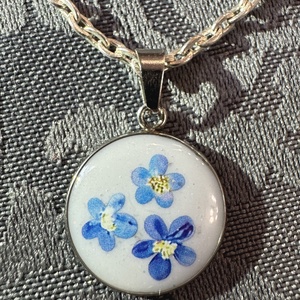 Kék virág trió - medál nyakláncon, Ékszer, Nyaklánc, Medálos nyaklánc, Ékszerkészítés, MESKA