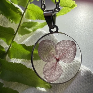 Lebegés - medál nyakláncon, Ékszer, Nyaklánc, Medálos nyaklánc, Ékszerkészítés, MESKA