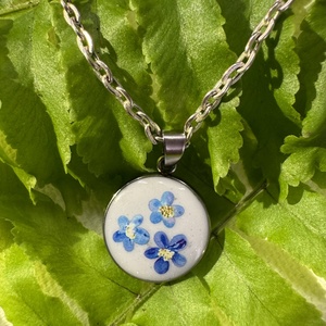Kék virág trió - medál nyakláncon, Ékszer, Nyaklánc, Medálos nyaklánc, Ékszerkészítés, MESKA