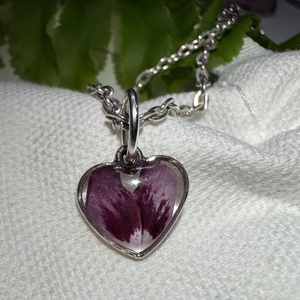 Kicsi szegfű - nyaklánc  - ékszer - nyaklánc - medálos nyaklánc - Meska.hu