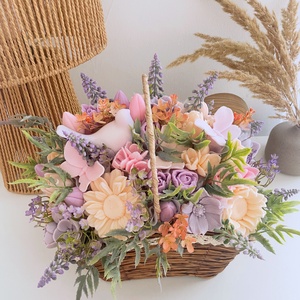 Tavaszi kosárkás asztaldísz szappanvirágokkal - otthon & életmód - dekoráció - asztal és polc dekoráció - asztaldísz - Meska.hu