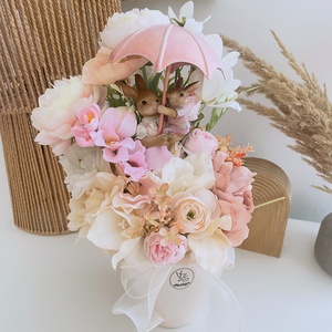 Clayre Eef nyuszi figurás tavaszi asztaldísz magasfényű vzs kerámia kaspóban, Otthon & Életmód, Dekoráció, Asztal és polc dekoráció, Asztaldísz, , MESKA