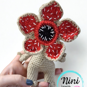 Horgolt demogorgon - játék & sport - plüssállat & játékfigura - más figura - Meska.hu