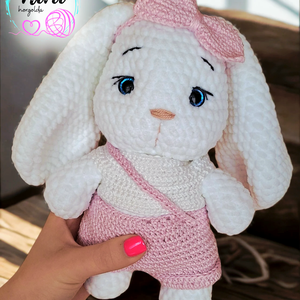 Horgolt nyuszi - masnival, ruhában - Meska.hu