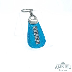 Türkizkék lakk krokkómintás csepp alakú swarovski köves bőr kulcstartó H6020 - Meska.hu